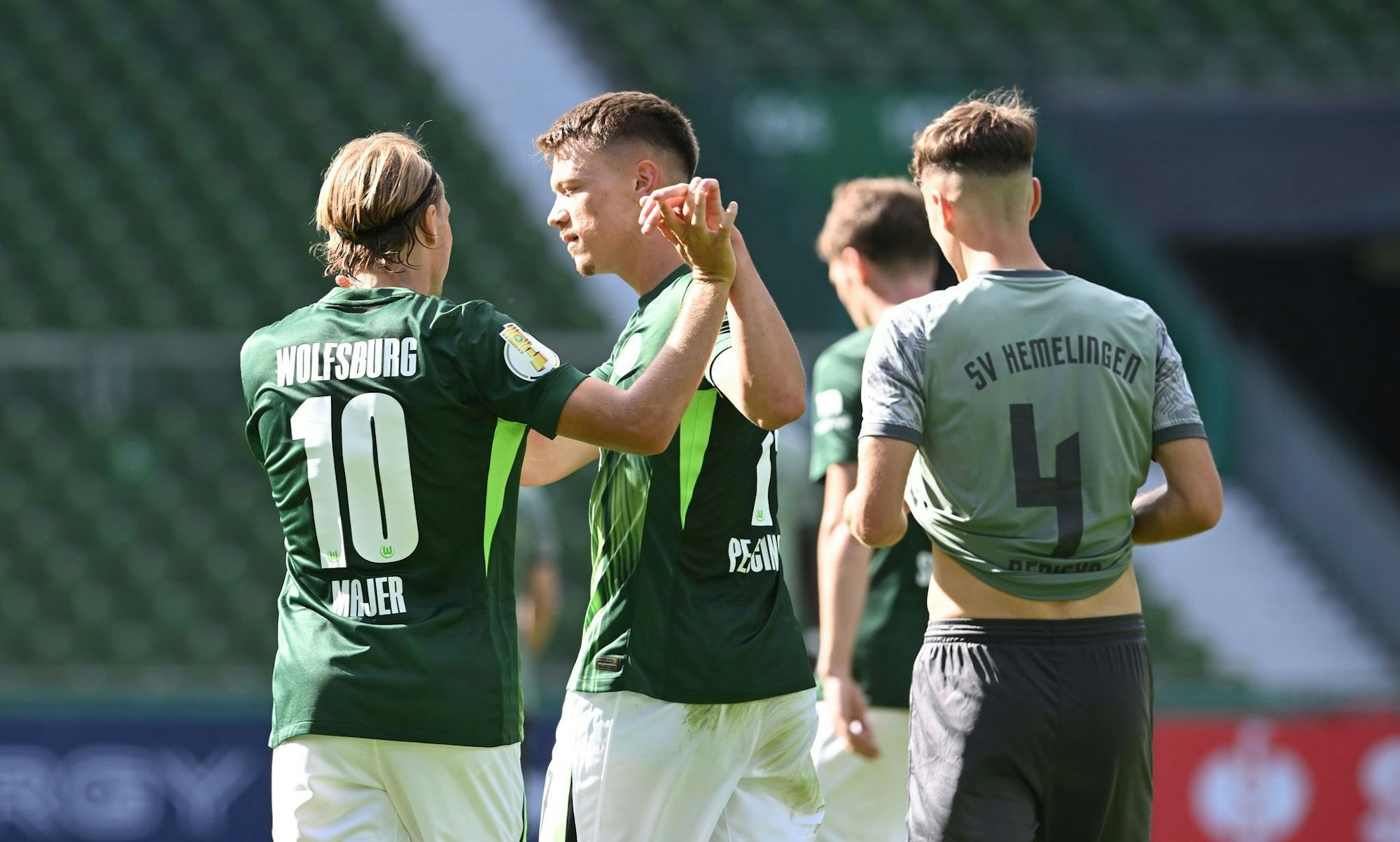 Lovro Majer (l.) und Dženan Pejčinović trafen für den VfL Wolfsburg.