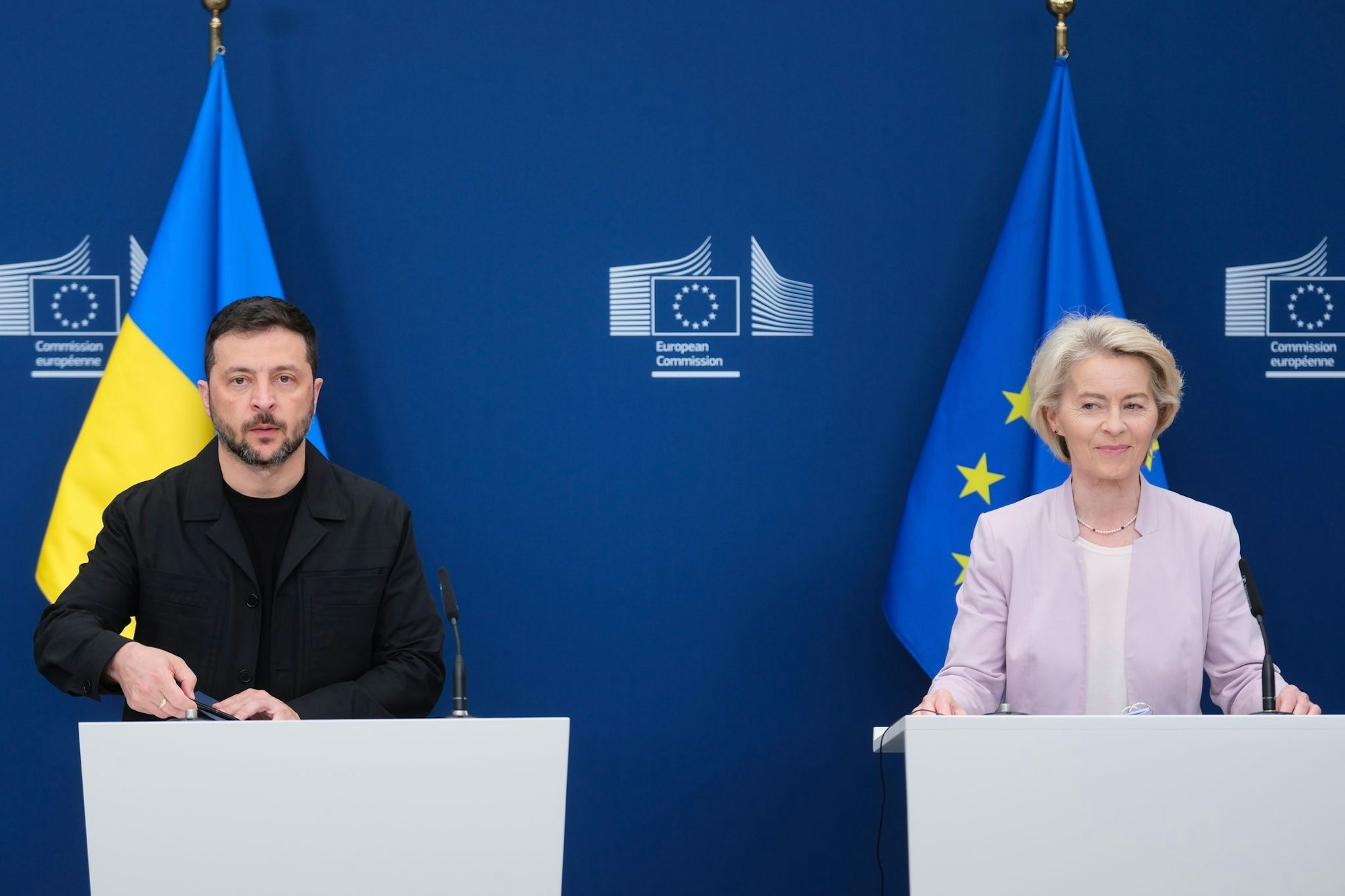 EU-Kommissionspräsidentin Ursula von der Leyen reist am Montag mit.