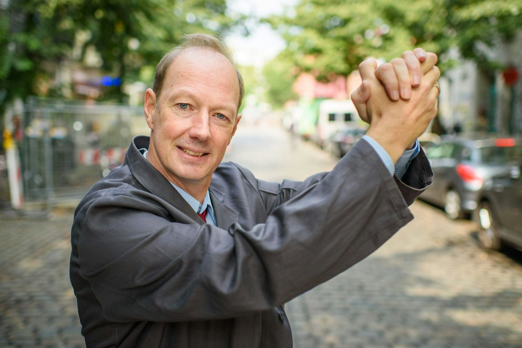 Der Satiriker und Europaabgeordnete Martin Sonneborn (Die Partei) möchte Oberbürgermeister in Mönchengladbach werden - neben zahlreichen Mitbewerbern. (Archivbild)