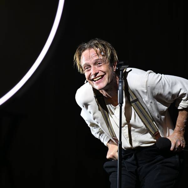 August Diehl ist als Dr. Garin beim Schauspiel „Der Schneesturm“ nach Vladimir Sorokin zu sehen. Das Stück wird im Rahmen der Salzburger Sommer-Festspiele aufgeführt.