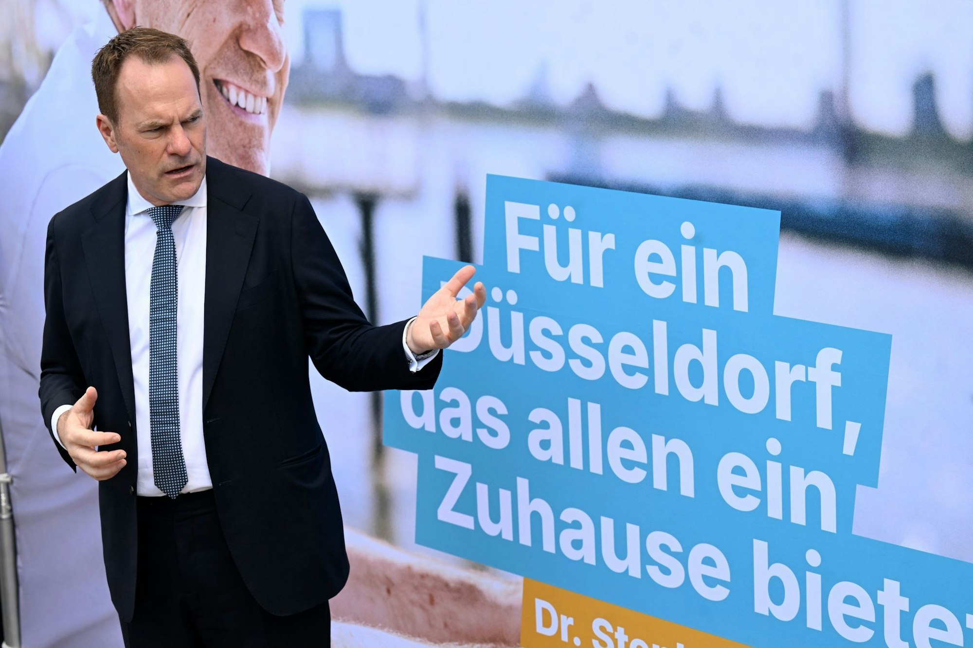 In der Landeshauptstadt stellt sich Düsseldorfs Oberbürgermeister Stephan Keller (CDU) mit ehrgeizigen Zielen zur Wiederwahl. (Archivbild)