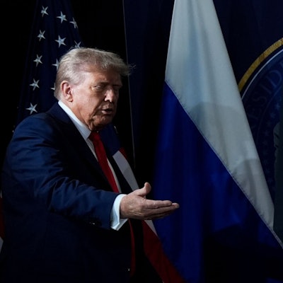 US-Präsident Donald Trump (l) und der russische Präsident Wladimir Putin bei dem Treffen am Freitag, 15. August 2025, in Anchorage, Alaska.