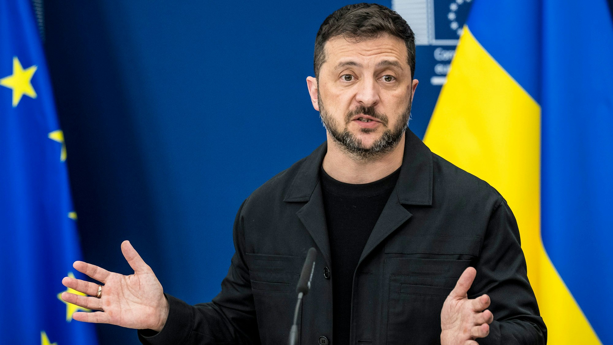 Selenskyj sieht in Trumps US-Sicherheitsgarantien einen „historischen“ Schritt; Europa soll einbezogen werden.