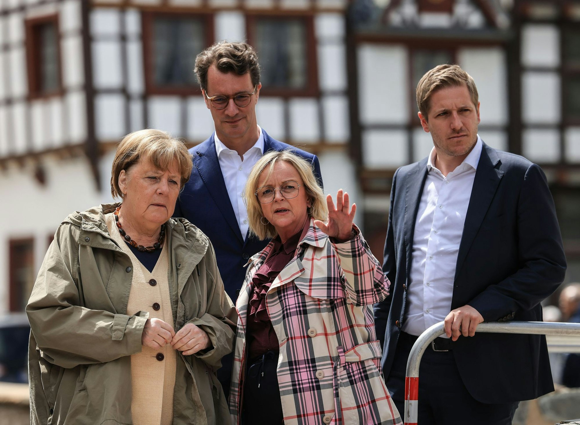 Im Kreis Euskirchen haben sich zwei Bewerber für den Chefsessel als Manager in der Hochwasser-Katastrophe profiliert, Bad Münstereifels Bürgermeisterin Sabine Preiser-Marian (CDU) und Markus Ramers (SPD), Landrat des Kreises Euskirchen. (Archivbild)
