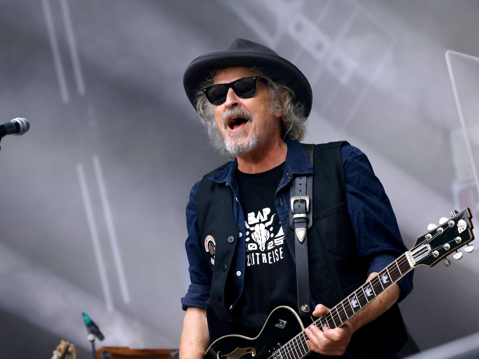 Musiker Wolfgang Niedecken mit der Band BAP bei seinem Konzert in Bonn.