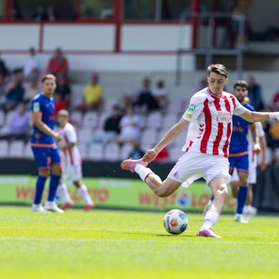 Regionalliga West: 1. FC Köln U21, U 21 - Sportfreunde Siegen, 17.08.2025 Malek El Mala 1. FC Köln U21, 9, Florian Mayer Sportfreunde Siegen 1899, 42. Regionalliga West, 1. FC Köln U21 - Sportfreunde Siegen, 4. Spieltag, am 17.08.2025, Franz-Kremer-Stadion, Köln *** Regionalliga West 1 FC Köln U21 Sportfreunde Siegen, 17 08 2025 Malek El Mala 1 FC Köln U21, 9 , Florian Mayer Sportfreunde Siegen 1899, 42 Regionalliga West, 1 FC Köln U21 Sportfreunde Siegen, 4 Matchday, on 17 08 2025, Franz Kremer Stadion, Cologne Copyright: xBEAUTIFULxSPORTS/Meuselx