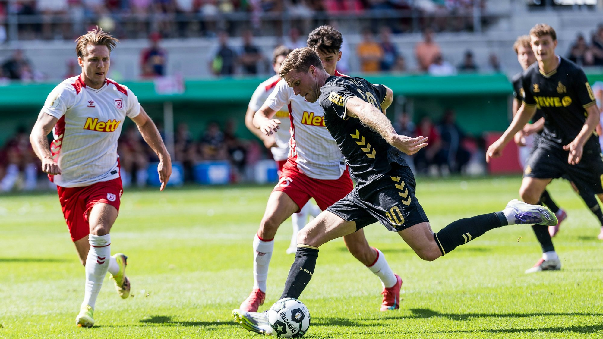 Marius Bülter im Pokalspiel bei Jahn Regensburg.