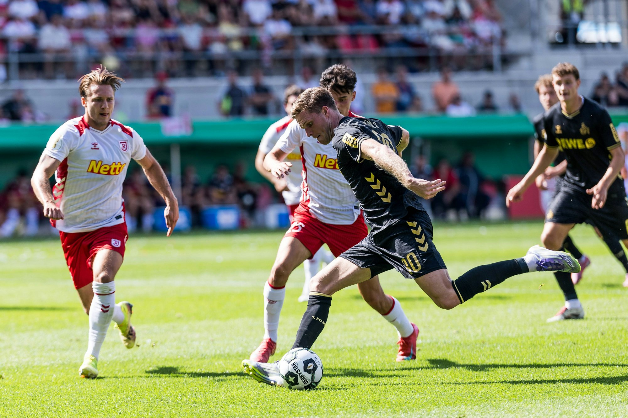 Marius Bülter im Pokalspiel bei Jahn Regensburg.