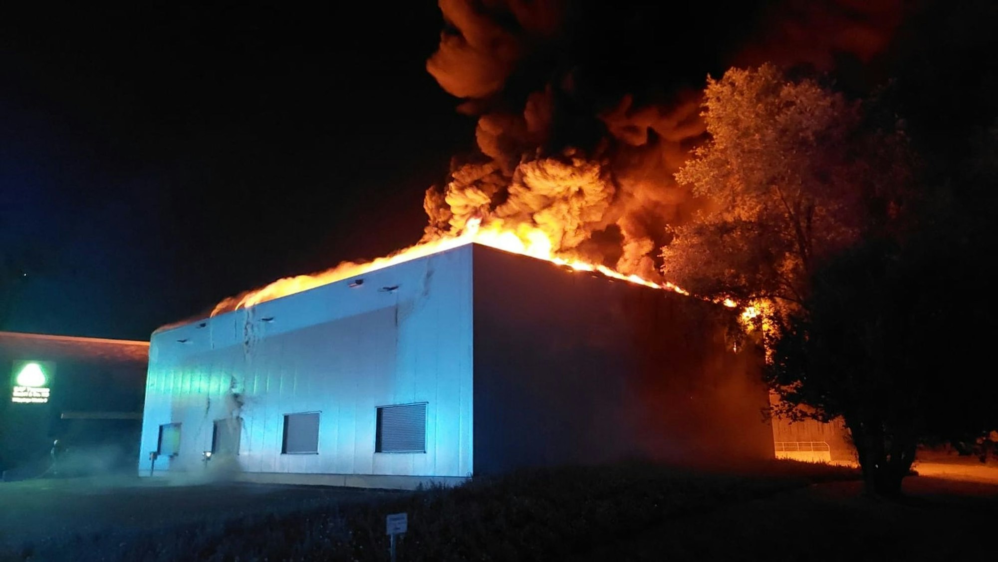 Im Industriegebiet Bocholt-Schlavenhorst brannte nach Angaben der Polizei eine Lagerhalle.
