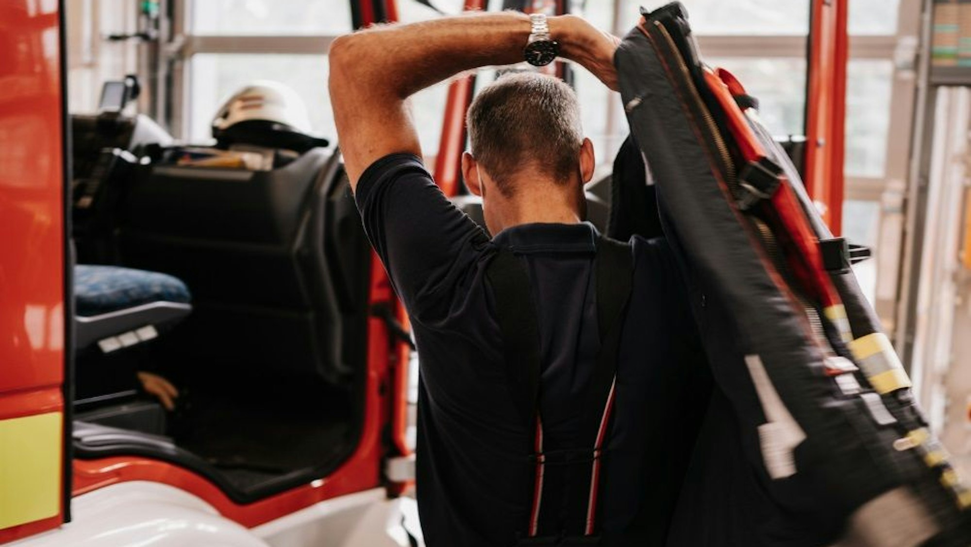 Feuerwehrmann auf dem Weg