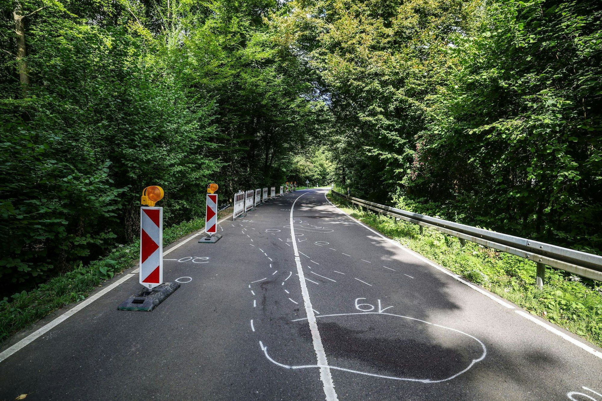 In dieser Kurve geschah der Unfall. Wie es dazu kommen konnte, wird noch ermittelt.
