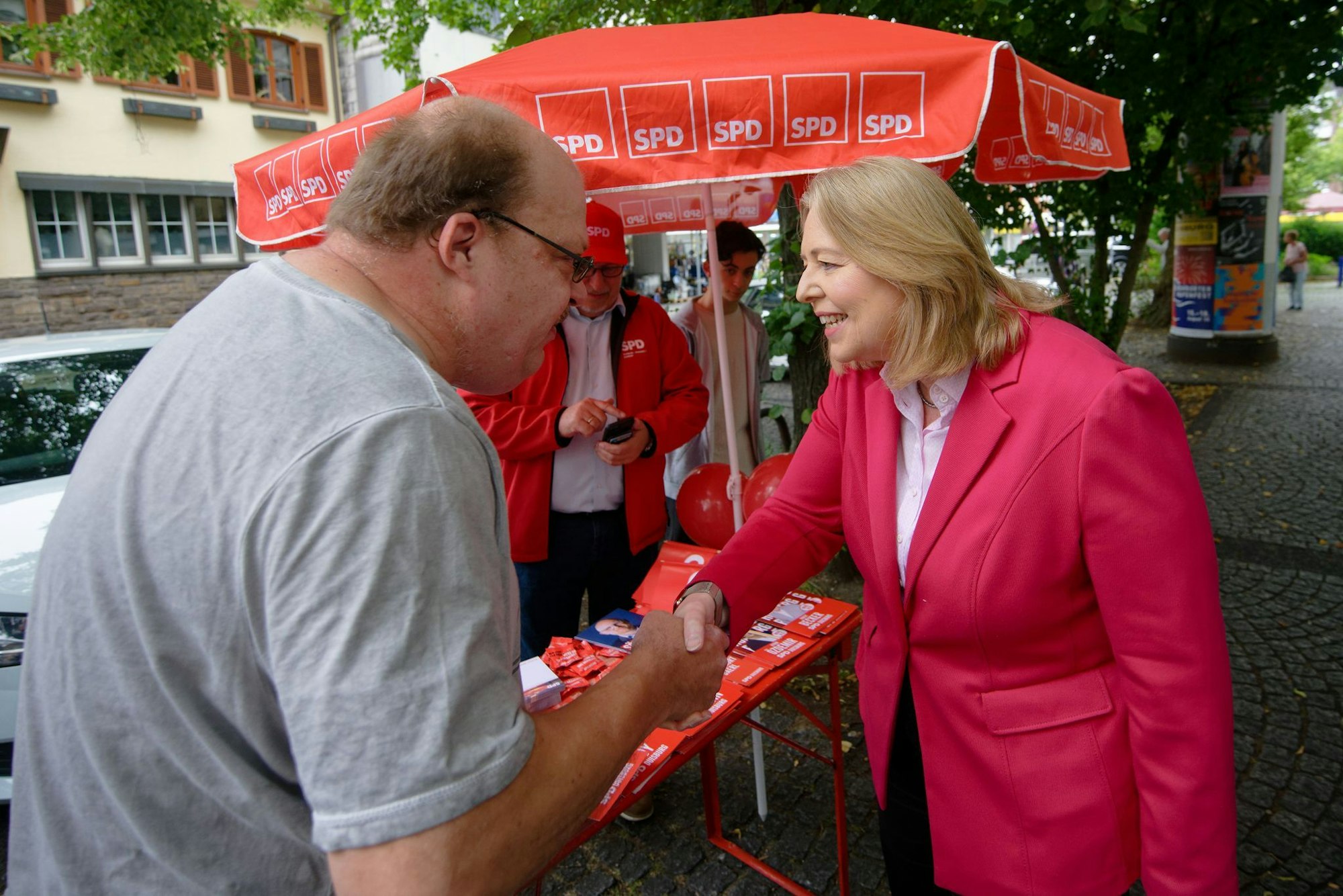 SPD-Parteichefin Bärbel Bas unterstützt ihre Partei in unsicheren Zeiten beim Kommunalwahlkampf in ihrer Heimatstadt Duisburg. (Archivbild)