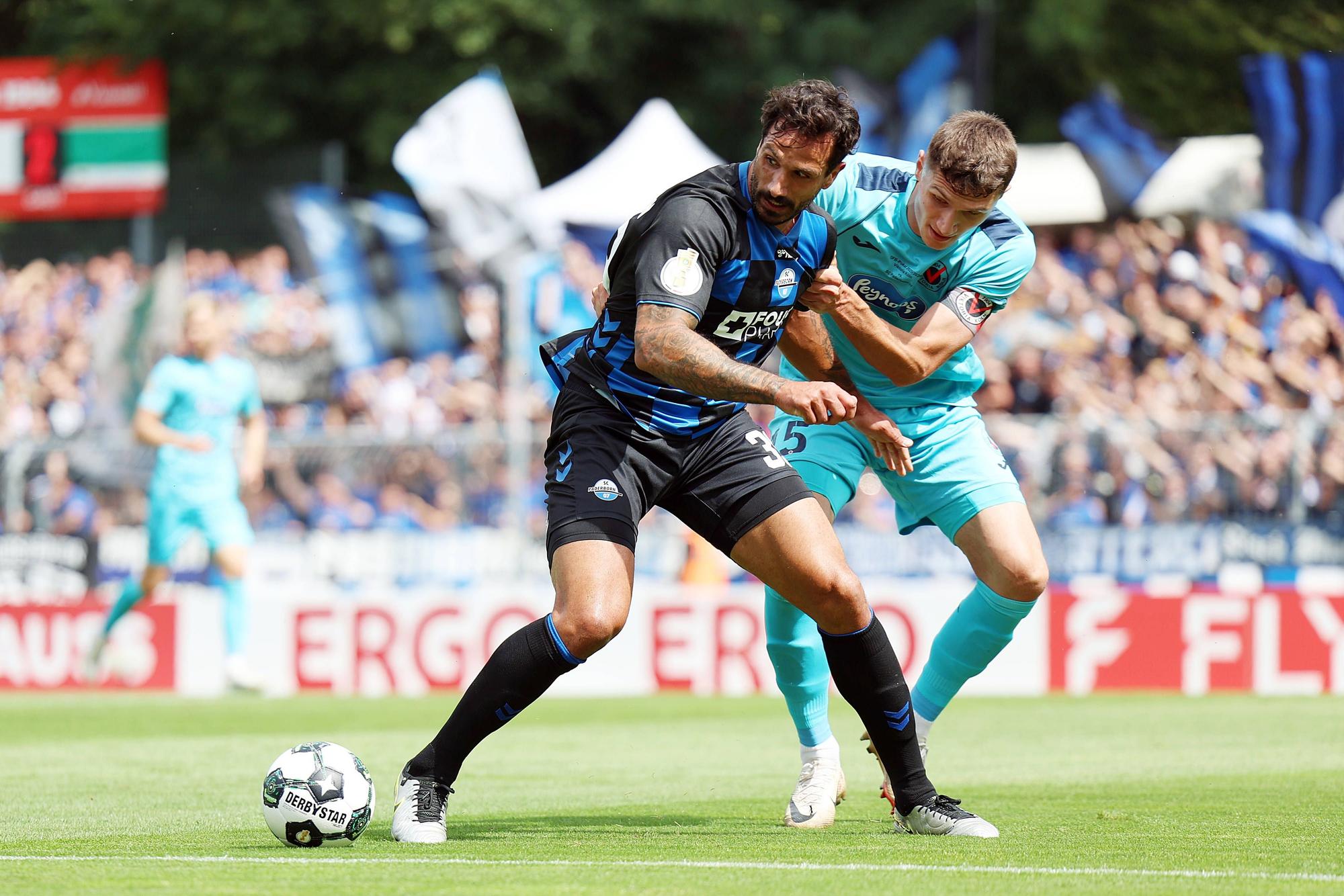 17.08.2025, xrekx, Fussball DFB Pokal 1.Runde, Viktoria Koeln - SC Paderborn 07 v.l. Adriano Grimaldi SC Paderborn 07 Christoph Greger FC Viktoria Koeln Zweikampf, Aktion, action, battle for the ball DFL/DFB REGULATIONS PROHIBIT ANY USE OF PHOTOGRAPHS as IMAGE SEQUENCES and/or QUASI-VIDEO Koeln *** 17 08 2025, xrekx, Fußball DFB Pokal 1 Runde, Viktoria Koeln SC Paderborn 07 v l Adriano Grimaldi SC Paderborn 07 Christoph Greger FC Viktoria Koeln Zweikampf, Aktion, action, battle for the ball DFL DFB REGULATIONS PROHIBIT ANY USE OF PHOTOGRAPHS as IMAGE SEQUENCES and or QUASI VIDEO Koeln