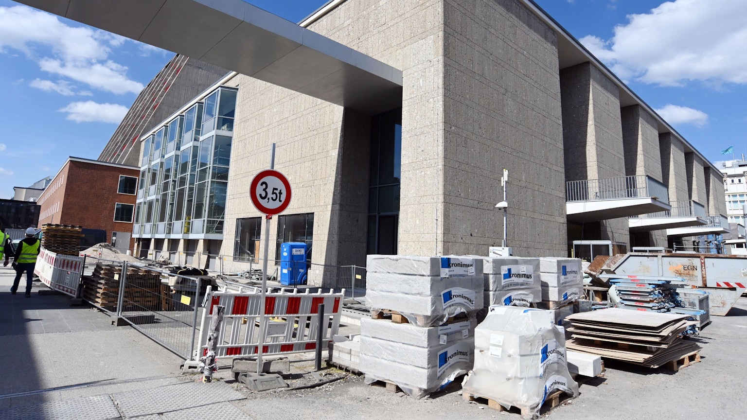 Blick auf die Kölner Opern-Baustelle.