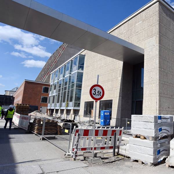 Blick auf die Kölner Opern-Baustelle.