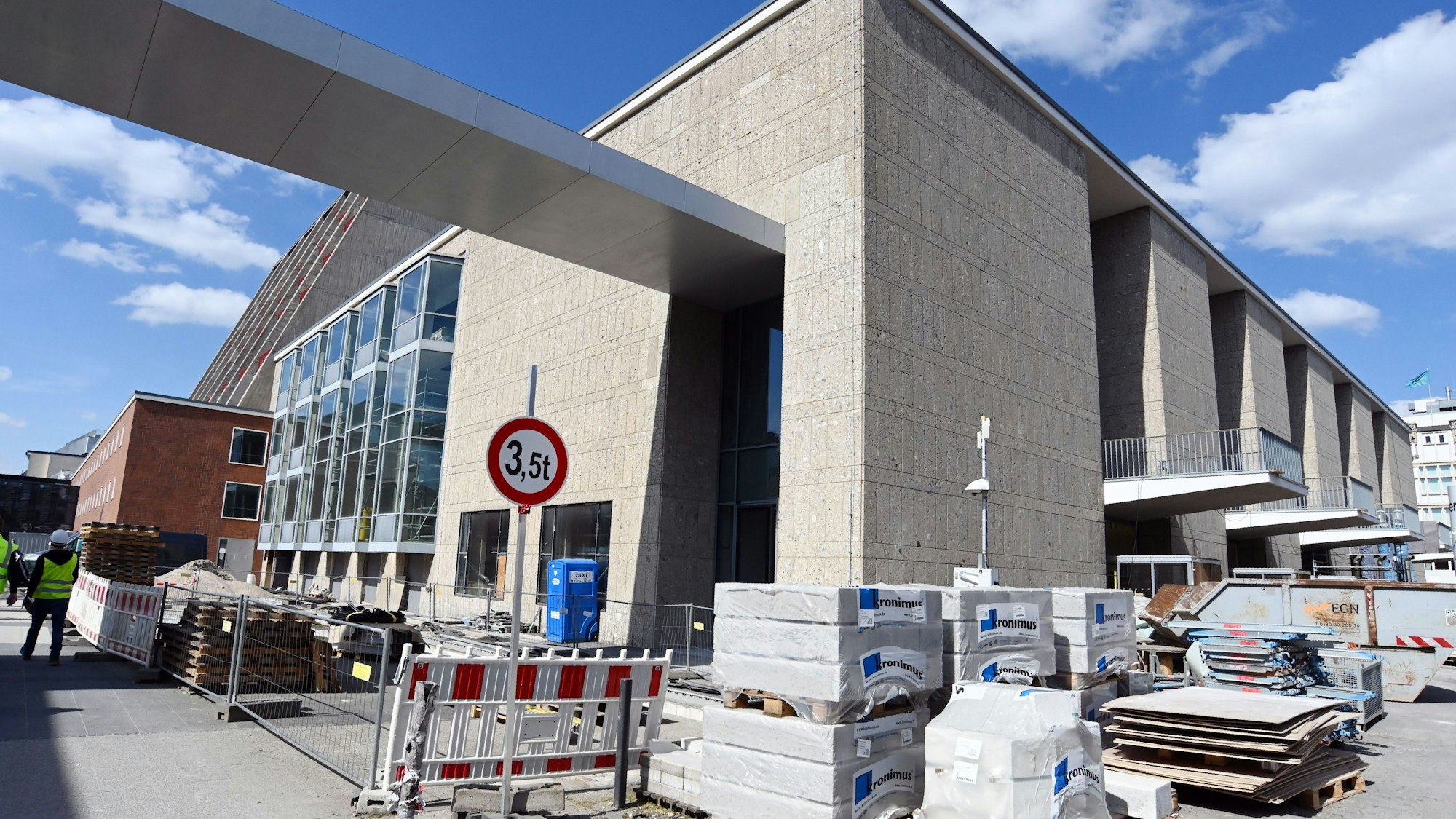 Blick auf die Kölner Opern-Baustelle.