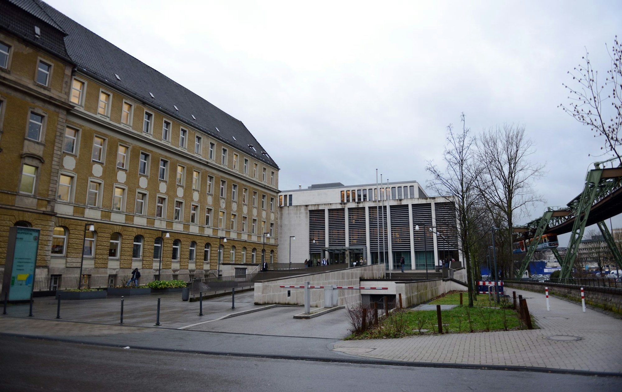 Ein Unternehmer steht wegen illegaler Giftmüllentsorgung vor Gericht. (Symbolfoto)