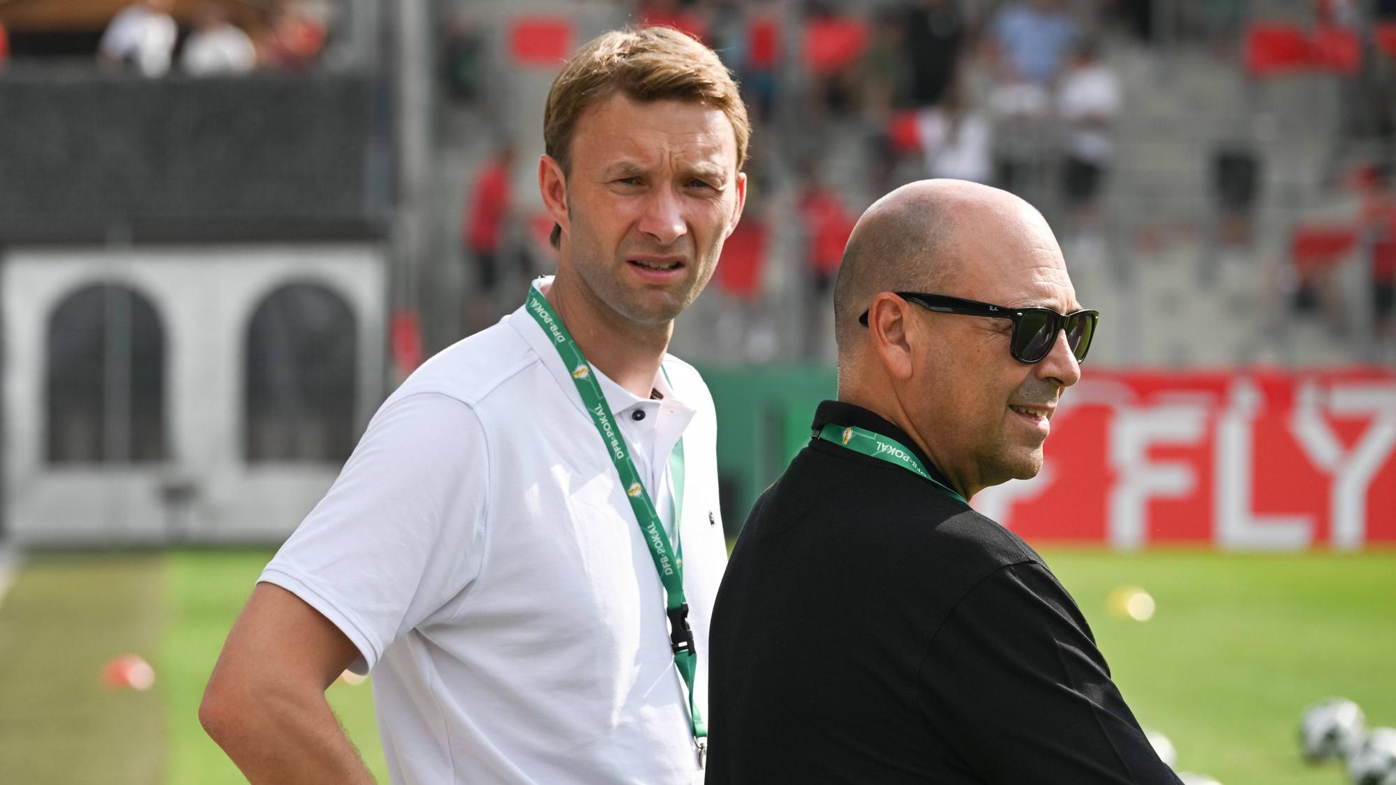 Bayers Geschäftsführer Simon Rolfes (Sport, li.) und Fernando Carro (Vorsitz).