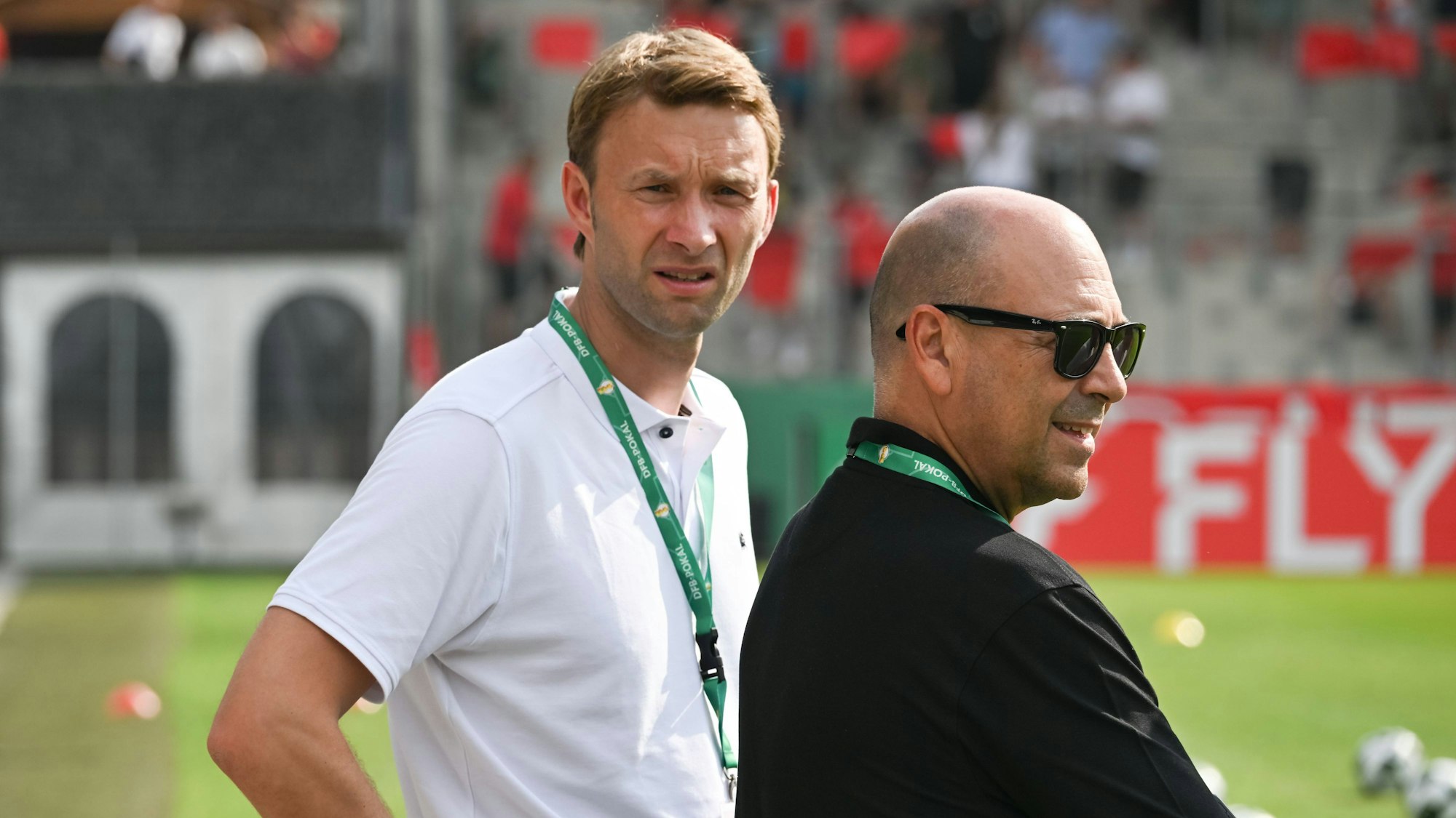 Bayers Geschäftsführer Simon Rolfes (Sport, li.) und Fernando Carro (Vorsitz).