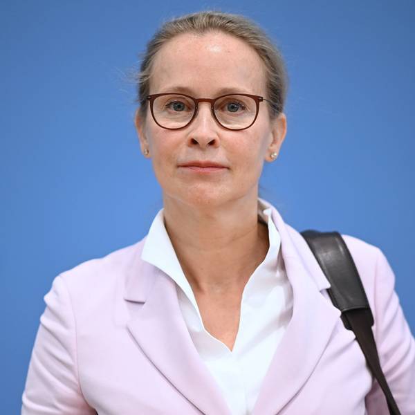 ARCHIV - 15.04.2024, Berlin: Frauke Brosius-Gersdorf, Juristin, stellt den Abschlussbericht der Kommission zur reproduktiven Selbstbestimmung und Fortpflanzungsmedizin vor. (zu dpa: «Plagiatssucher beharrt auf Vorwürfen gegen Brosius-Gersdorf») Foto: Britta Pedersen/dpa +++ dpa-Bildfunk +++