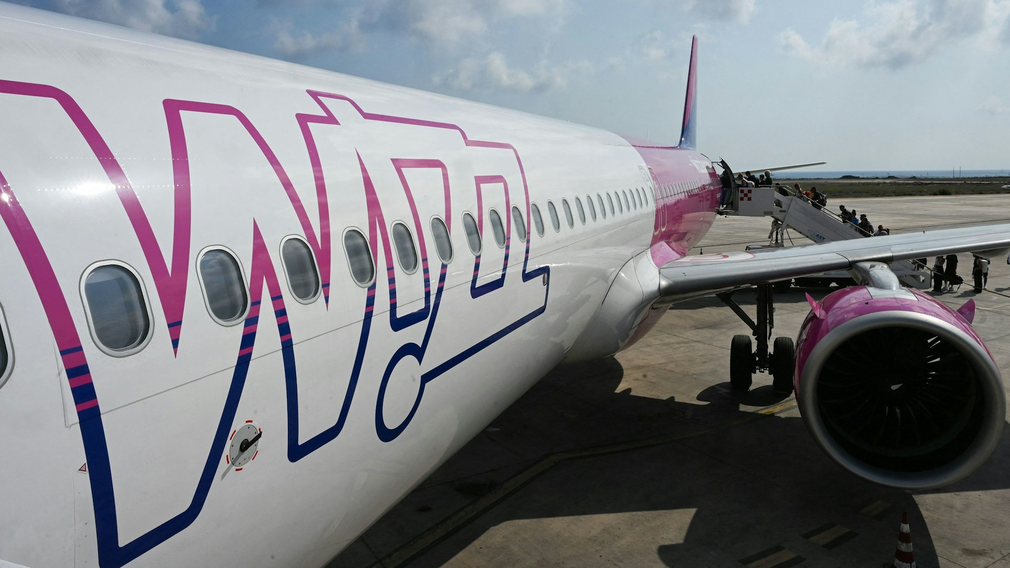 Ein Flugzeug der Airline Wizz Air