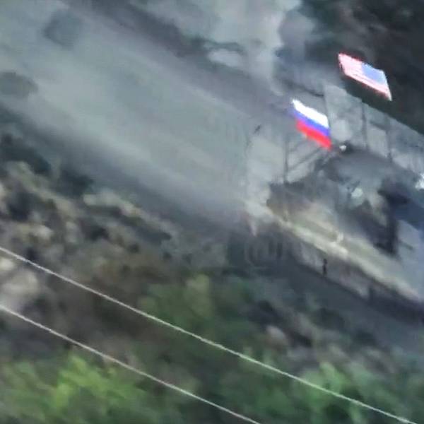 Der russische Propagandasender RT veröffentlichte ein Video, das einen US-Schützenpanzer unter russischer und amerikanischer Flagge zeigen soll und sorgte damit für Empörung in der Ukraine.