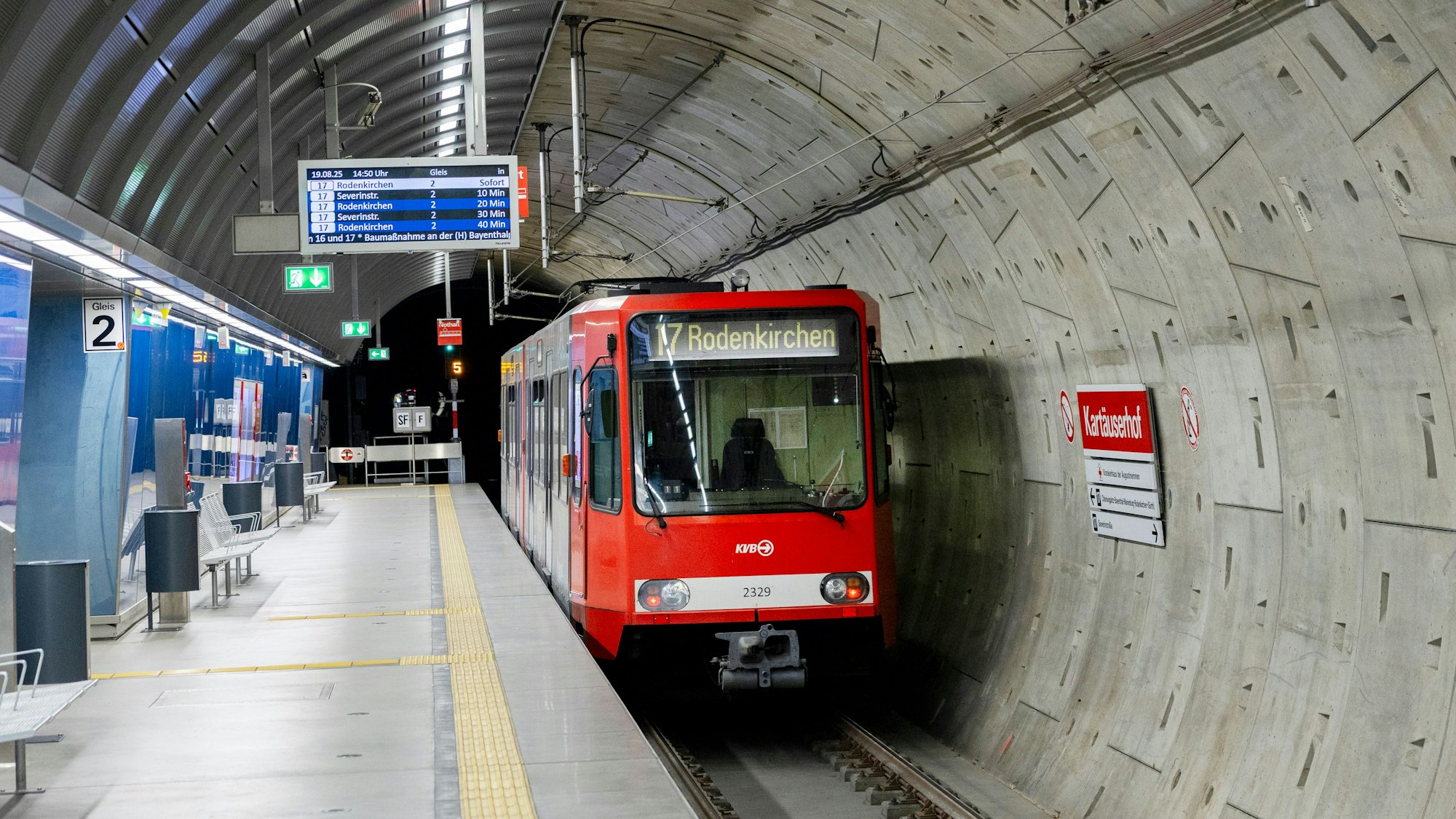 Die U-Bahn-Haltestelle Kartäuserhof an der Severinstraße