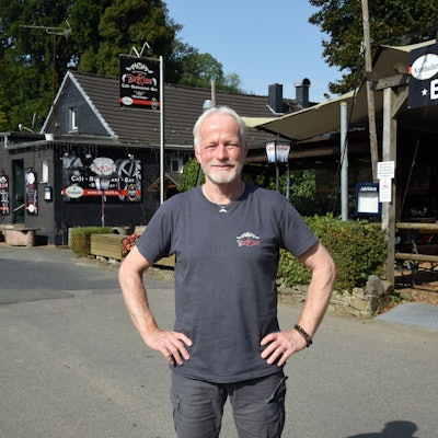 Nach 35 Jahren möchte sich der Gastronom Guido Hartmann (68) von seinem Gasthaus „Zur Klus“ trennen und das gesamte Gelände in der Waldbröler Ortschaft Niederhof so schnell wie möglich veräußern.