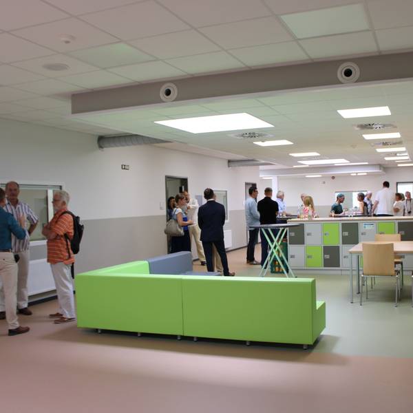 Der neue Erweiterungsbau für die Fritz-Bauer-Gesamtschule in Sankt Augustin-Menden wurde eingeweiht.