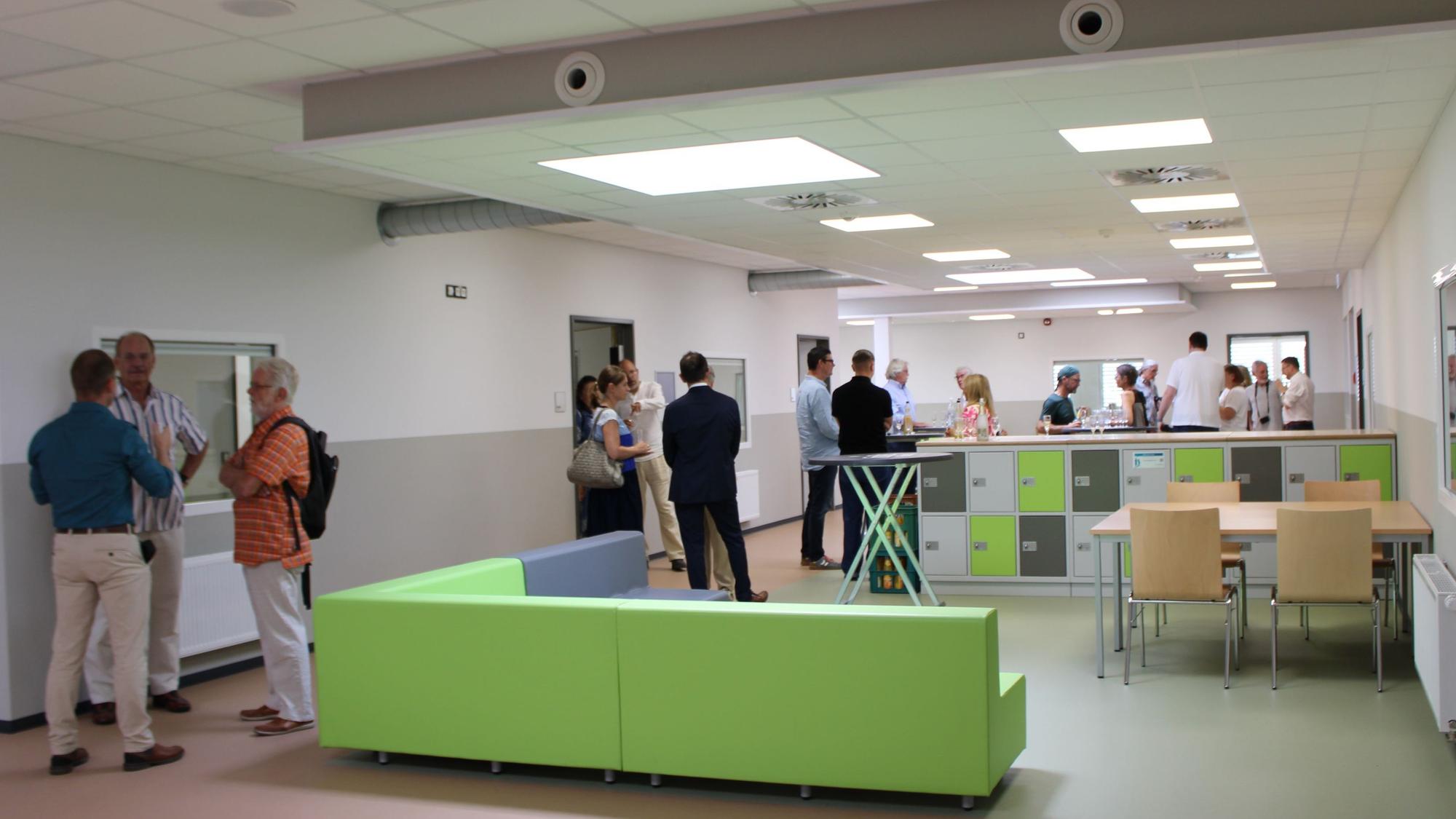Der neue Erweiterungsbau für die Fritz-Bauer-Gesamtschule in Sankt Augustin-Menden wurde eingeweiht.