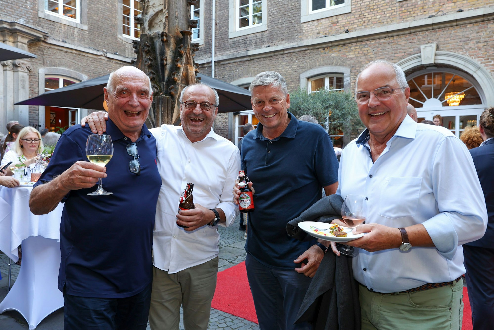 18.08.2025
Köln:
Küchenparty zur Premiere des Kochbuchs „Genial einfach“ von Kölner Stadt-Anzeiger, DuMont Buchverlag und den Cologne Fine Food Days.
Foto: Martina Goyert