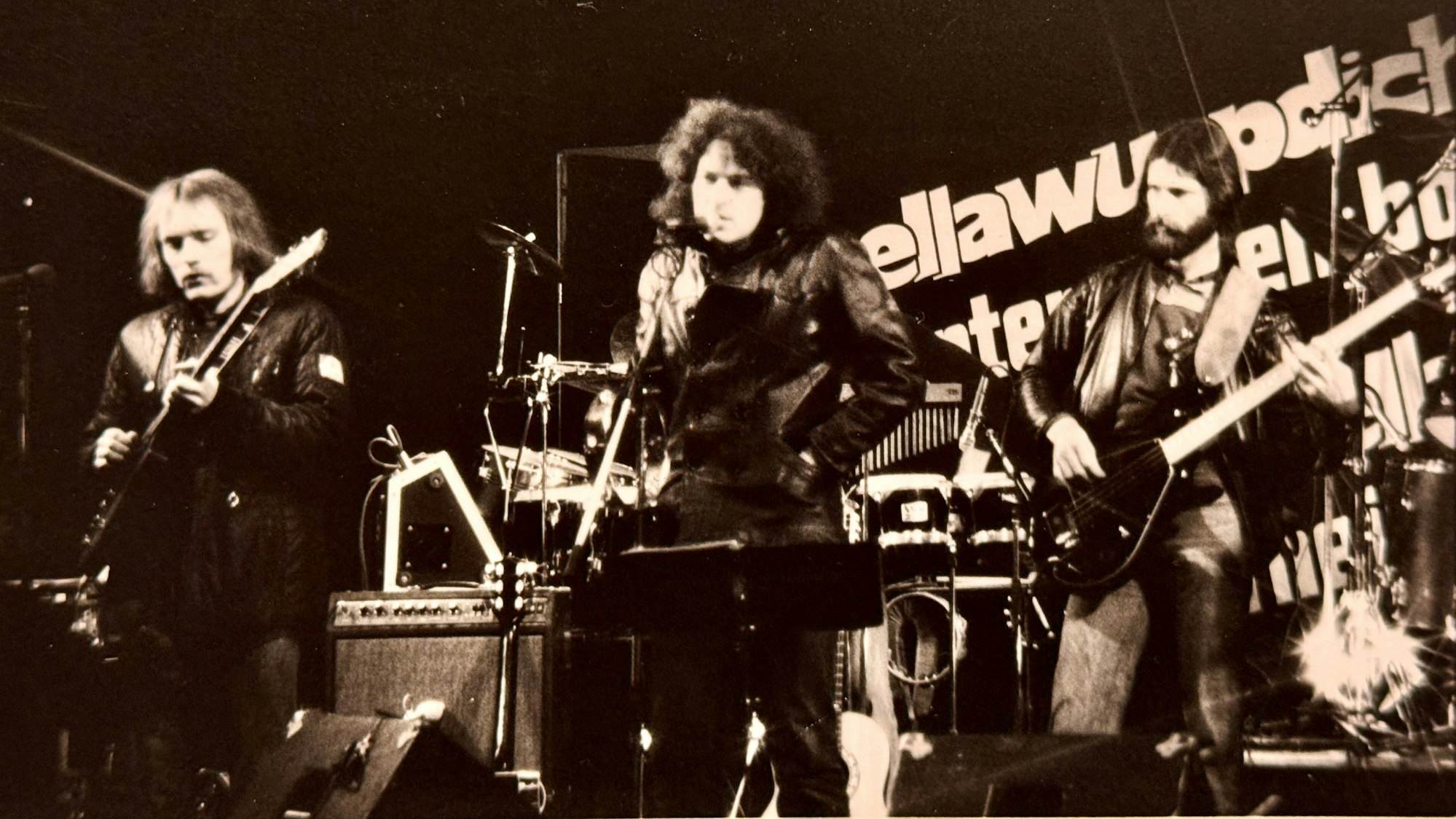 Die Band BAP steht auf der Bühne.