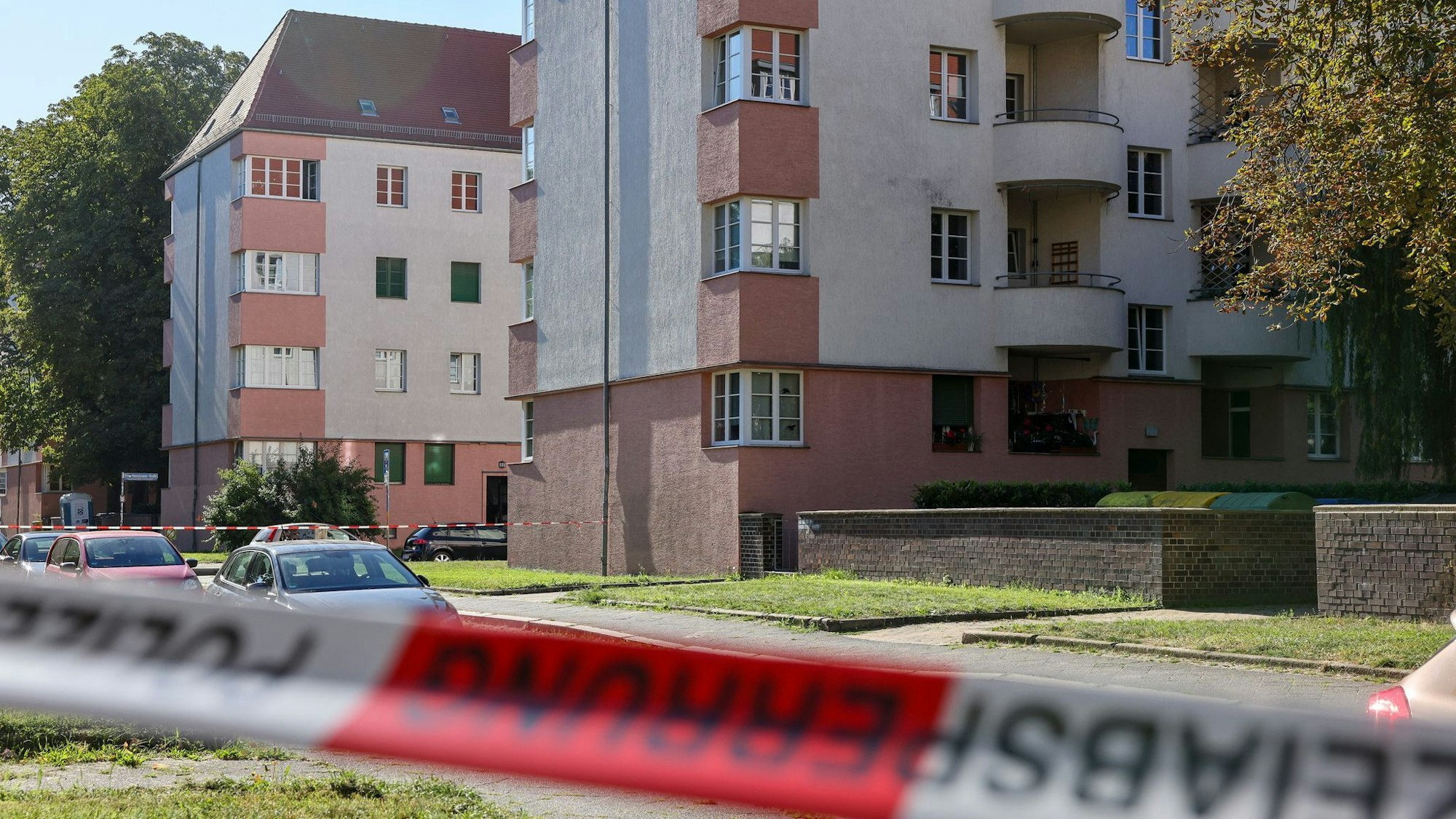 In Leipzig wurde eine Frau getötet und ein Kind schwer verletzt.
