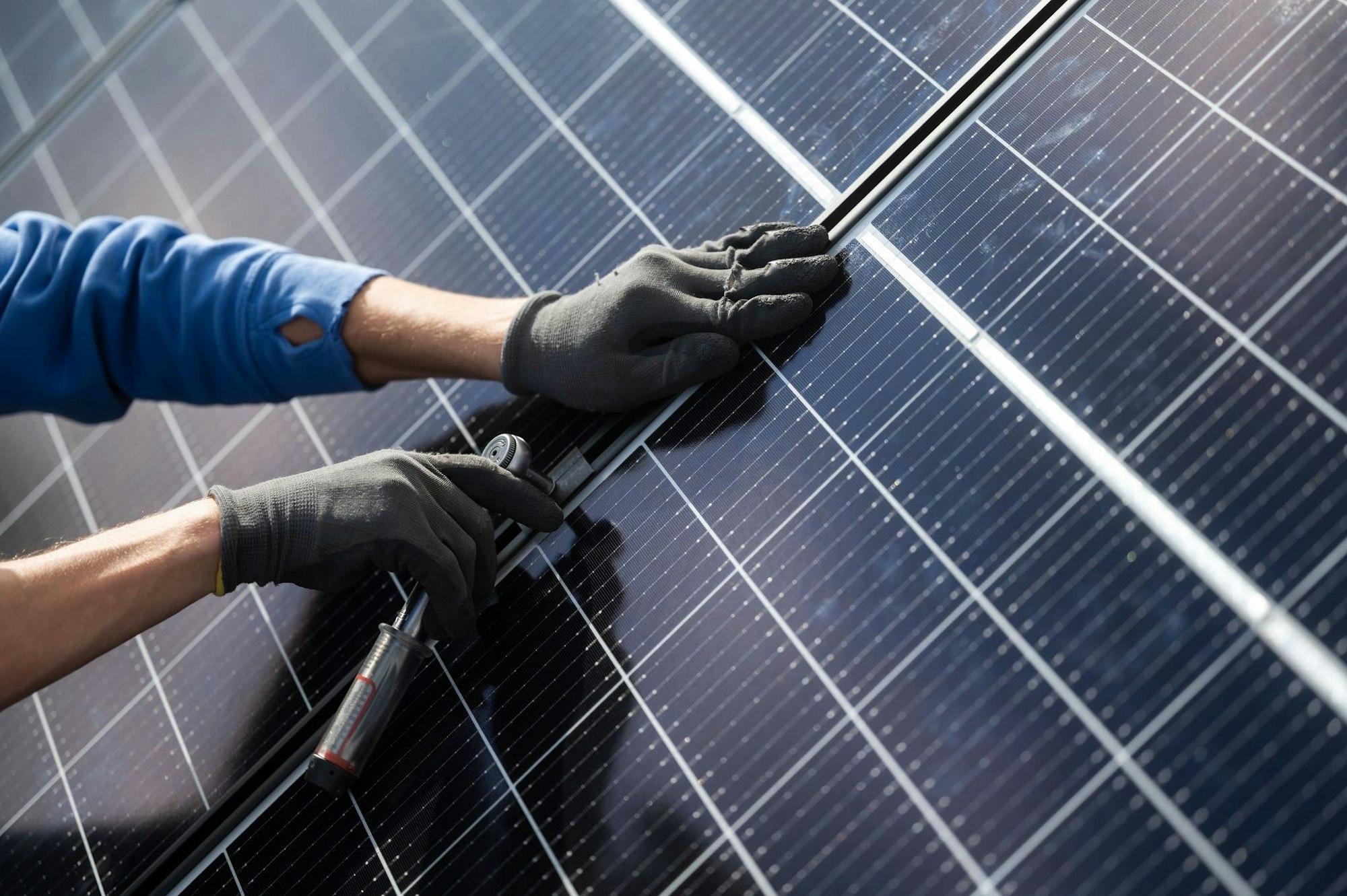 Die Suche nach Fachkräften für die Energiewende gestaltet sich schwierig. (Archivbild)