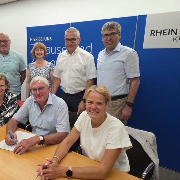 Der Rhein-Sieg-Kreis und die Wohlfahrtsverbände haben ihre Rahmenvereinbarung erneuert. Die Vertreterinnen und Vertreter bei der Unterzeichnung