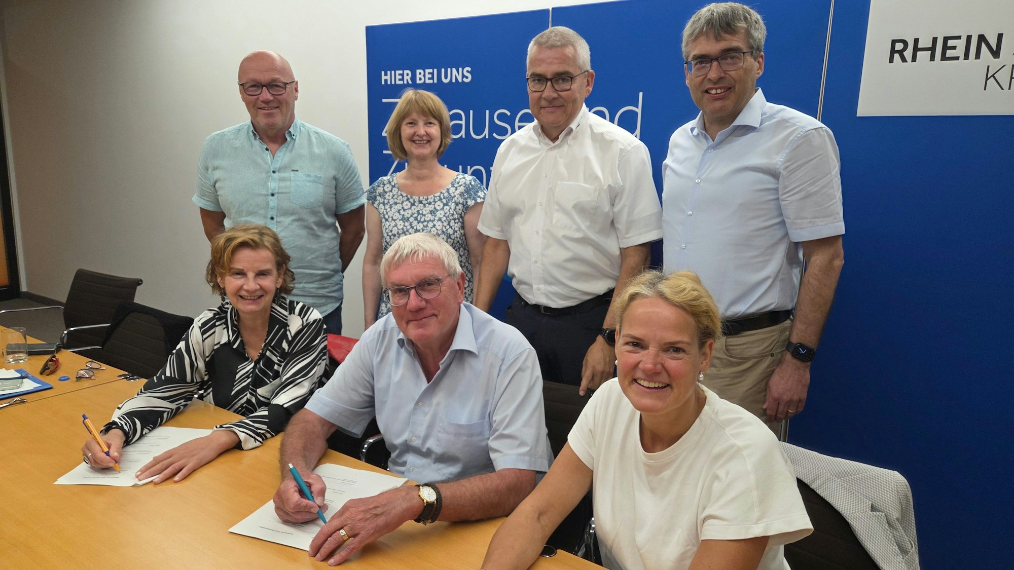 Der Rhein-Sieg-Kreis und die Wohlfahrtsverbände haben ihre Rahmenvereinbarung erneuert. Die Vertreterinnen und Vertreter bei der Unterzeichnung