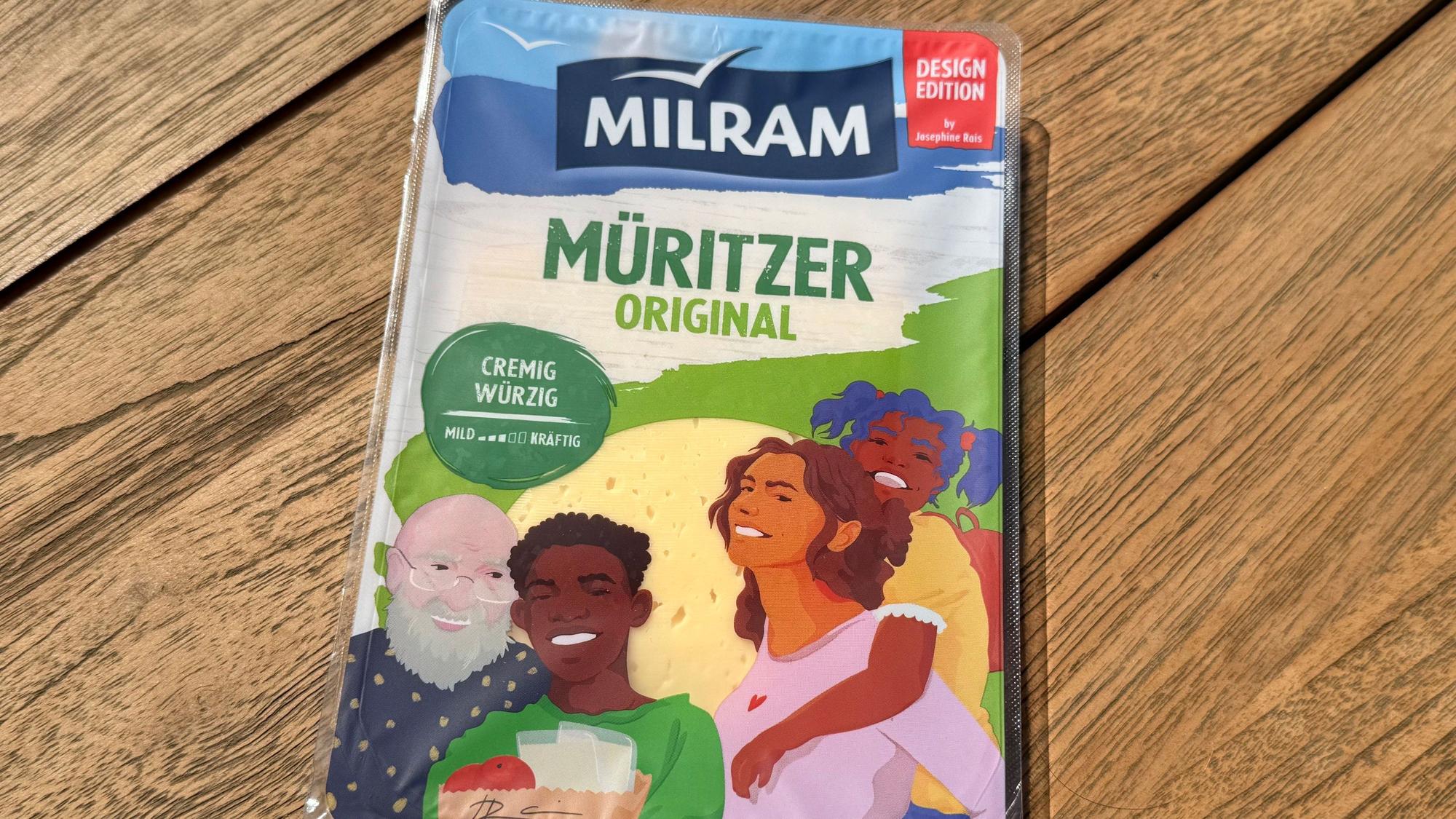 Eine Käseverpackung mit der Aufschrift „Milram – Müritzer Original“. Darauf sind künstlerisch umgesetzt Menschen mit unterschiedlichem Aussehen zu erkennen.