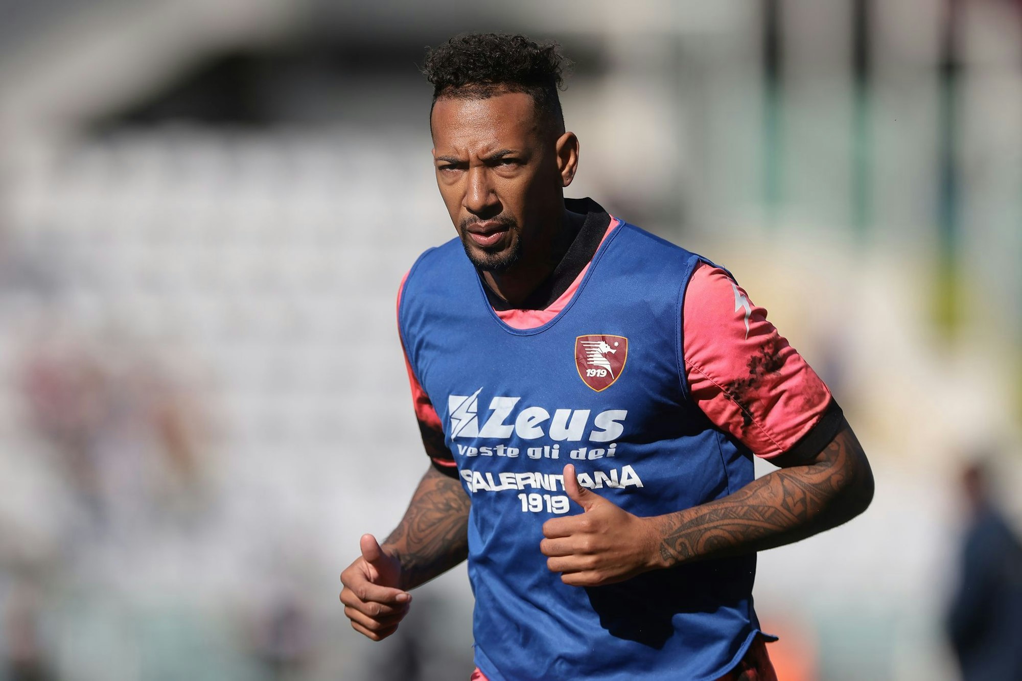 Jérôme Boateng hat seinen Vertrag in Linz aufgelöst.