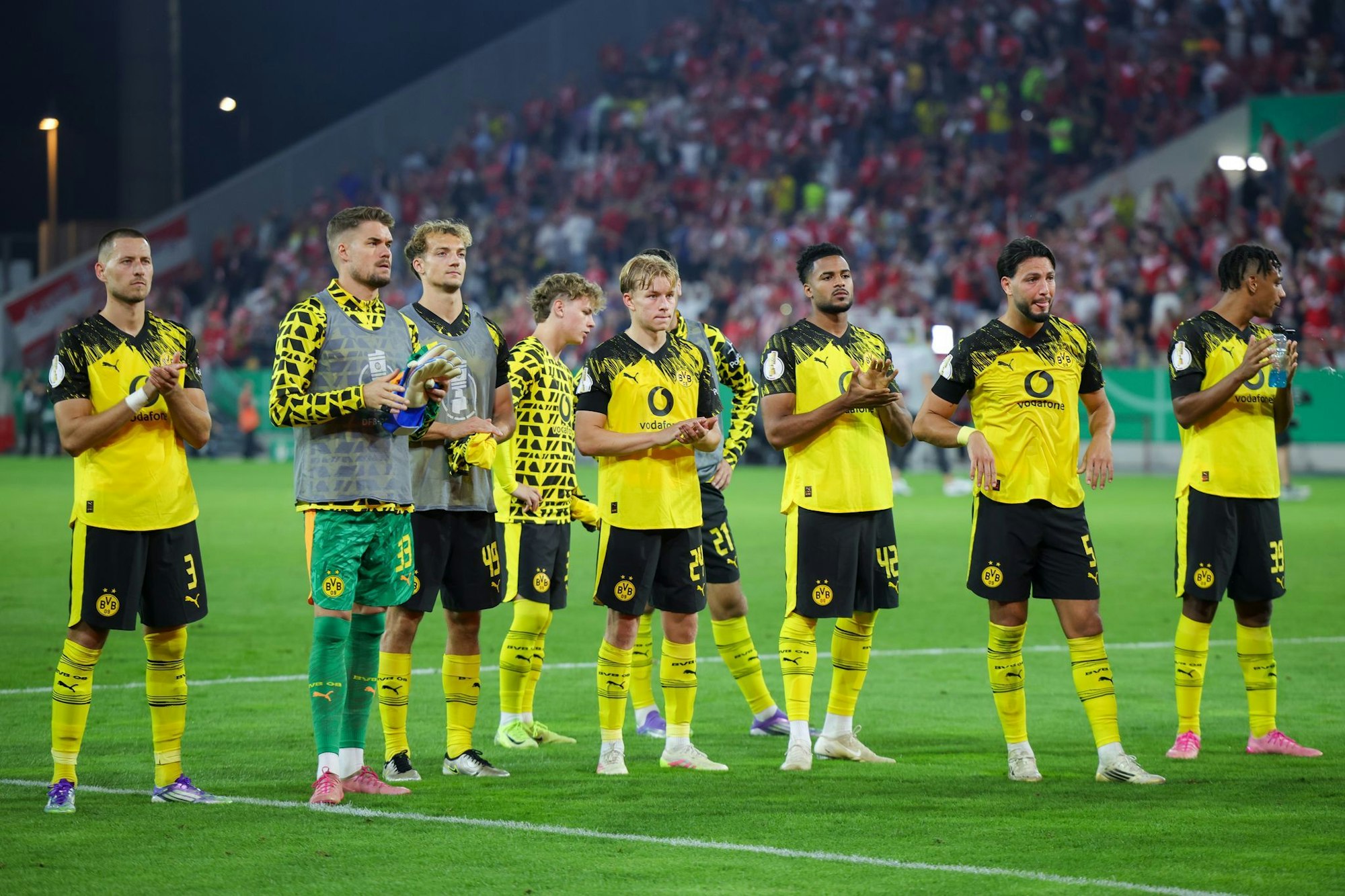 Verhaltene Sieger: Dortmund zitterte sich zum Weiterkommen.