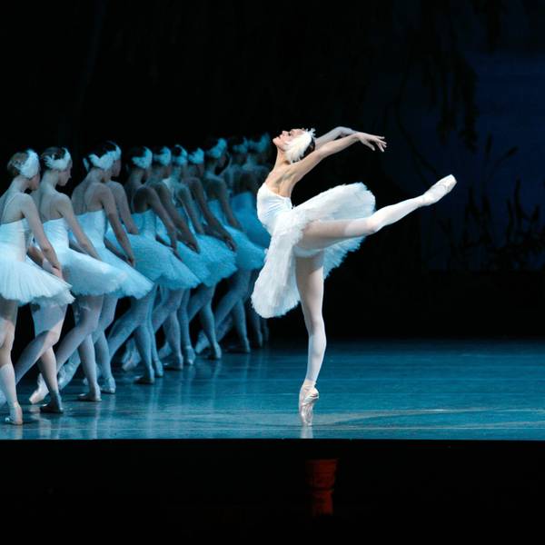 Die Balletttänzerin Uliana Lopatkina tanzt während einer Schwanensee-Aufführung (undatiertes Handout).