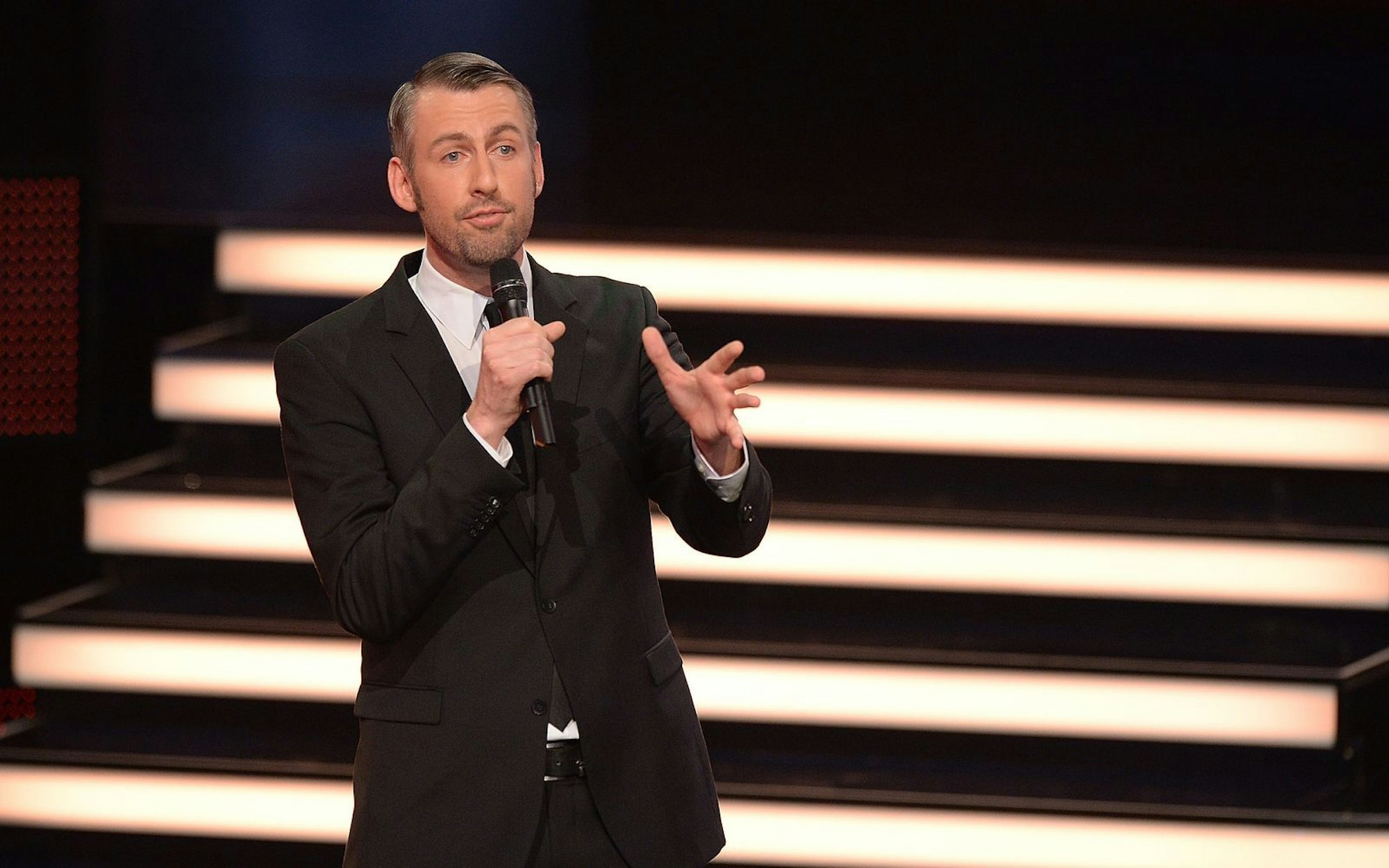 Schon lange vor „TV Total“ war Sebastian Pufpaff in zahlreichen Formaten zu sehen, wie hier bei „Menschen 2013“. (Bild: 2013 Getty Images/Sebastian Widmann)