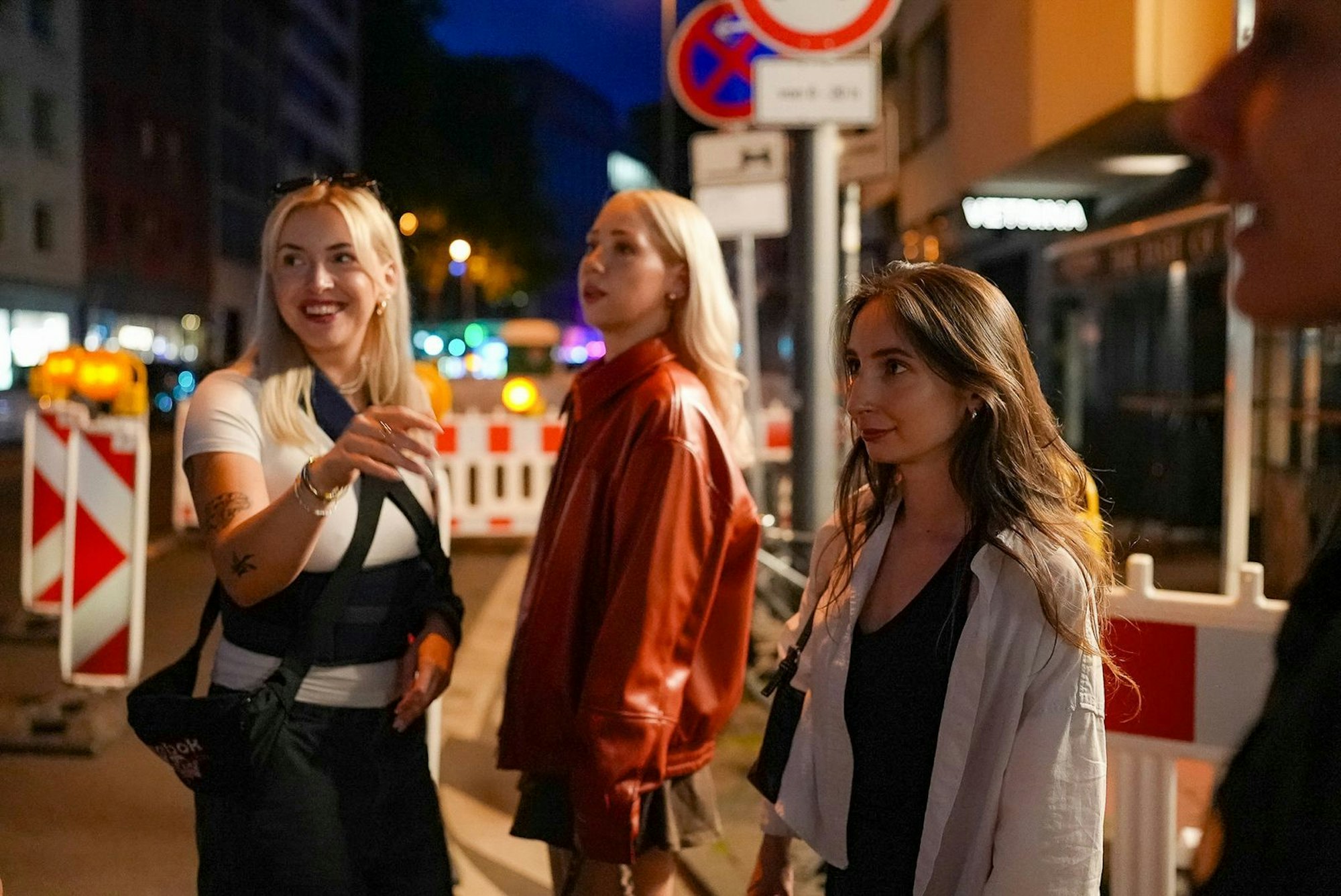 Oft fühlen sich junge Frauen beim Ausgehen aus Angst vor Belästigung unsicher. (Bild: ZDF / Felix Korfmann)