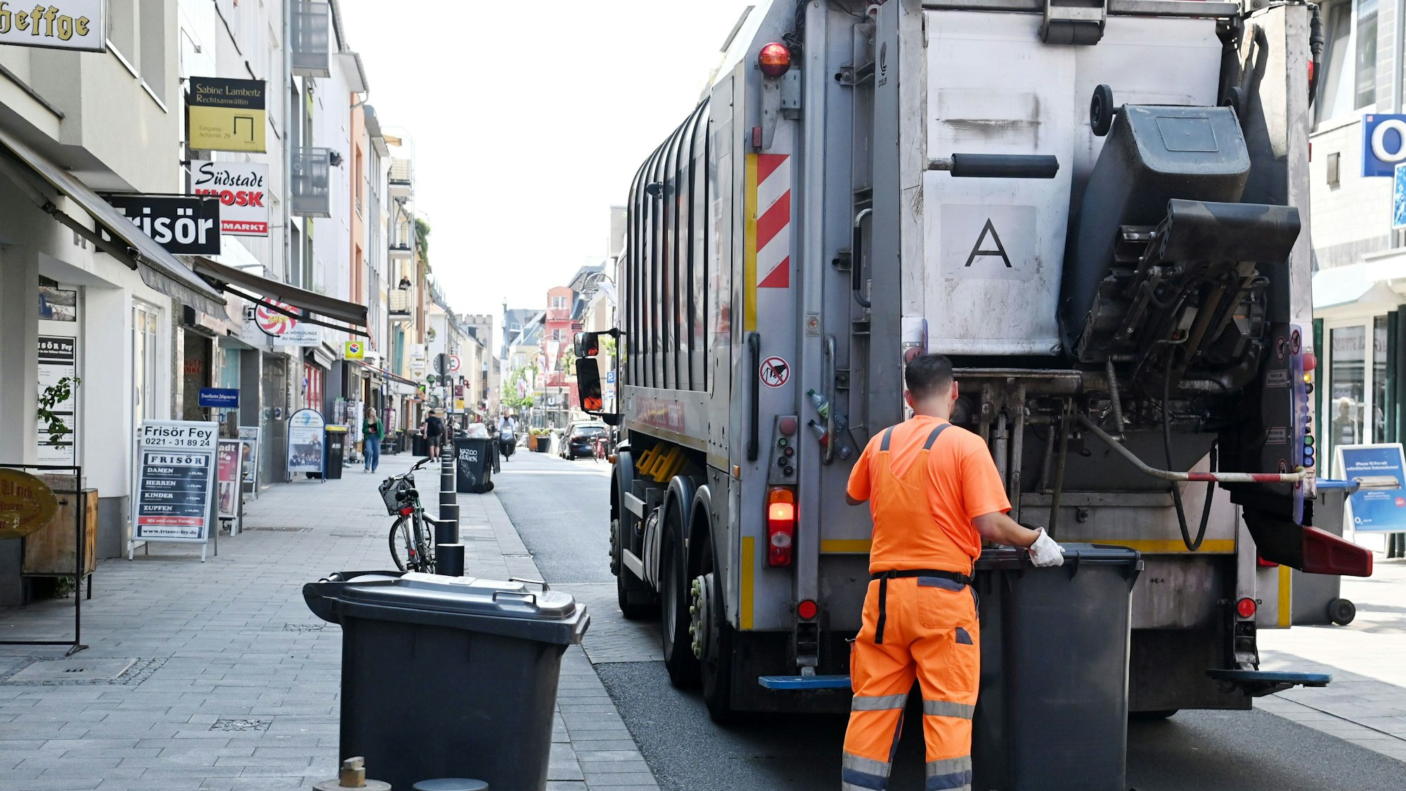 Die AWB informiert darüber, wie der Müll für die Wertstofftonne richtig getrennt wird. (Archivbild)