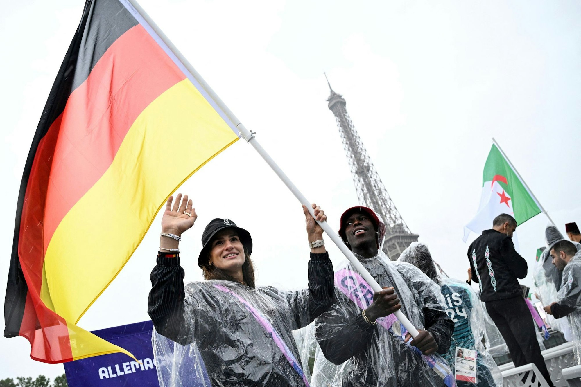 Dennis Schröder trug bei Olympia in Paris die deutsche Fahne.