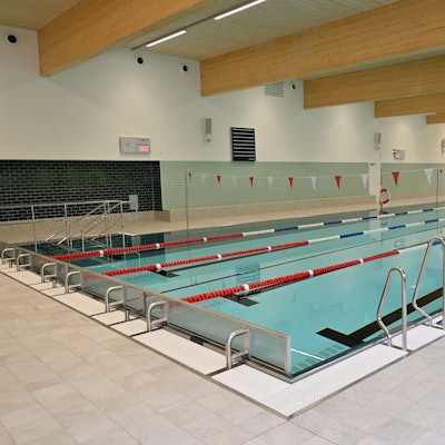 Nicht wiederzuerkennen: Das neugebaute Hallenbad am Mohnweg in Refrath erfüllt die neuesten energetischen Standards.