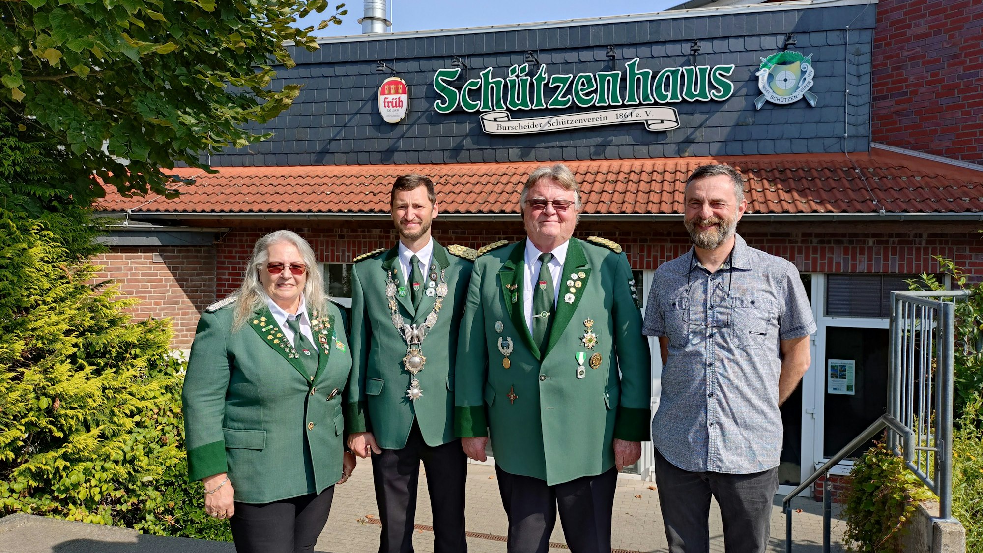 Regina Bäumerich (v.l.), Richard Gräfe, Michael Wehner und Chara Kyriasoglou vom Burscheider Schützenverein
