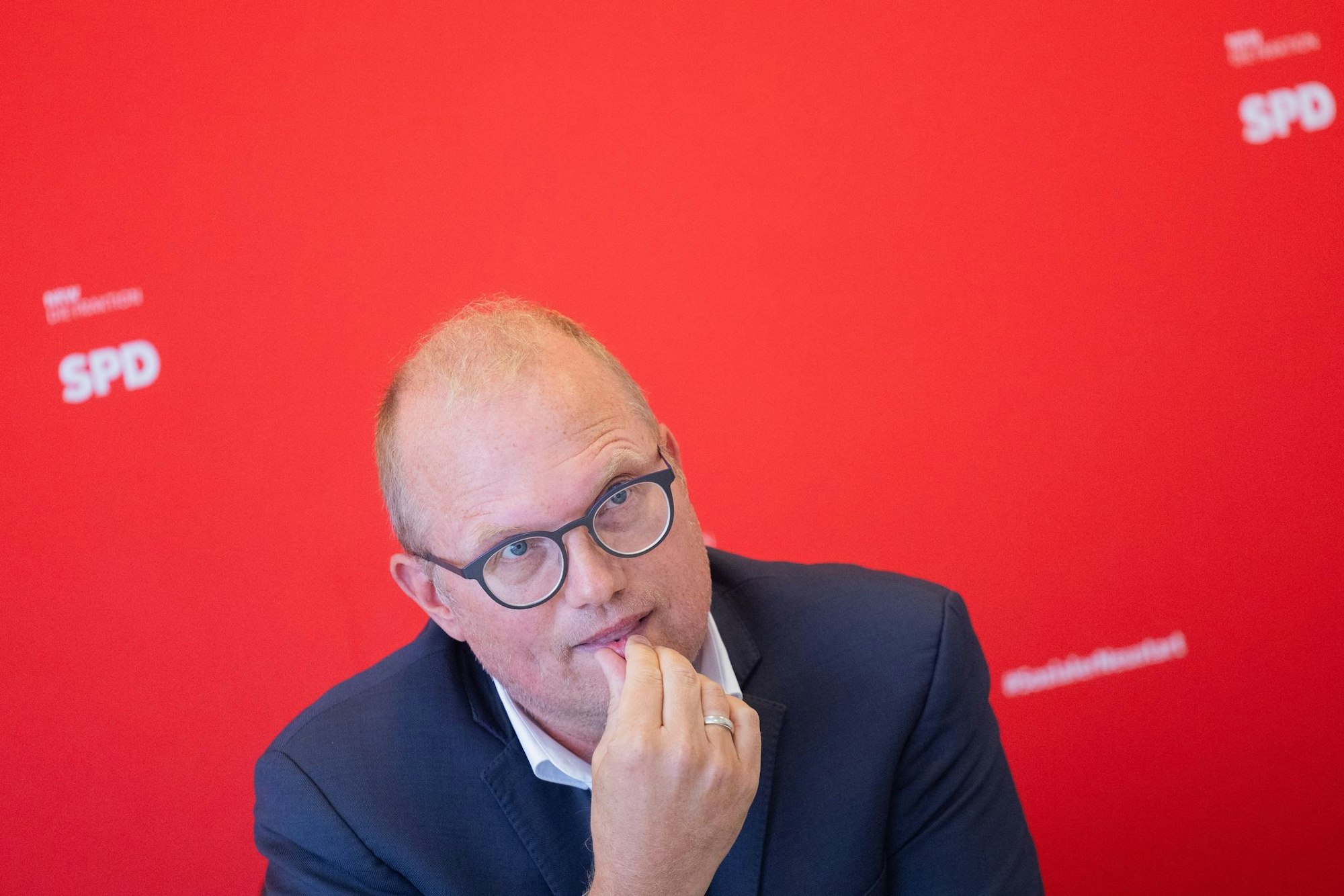 Superreiche müssten mehr für das Gemeinwesen zahlen, findet der nordrhein-westfälische SPD-Politiker Jochen Ott.
