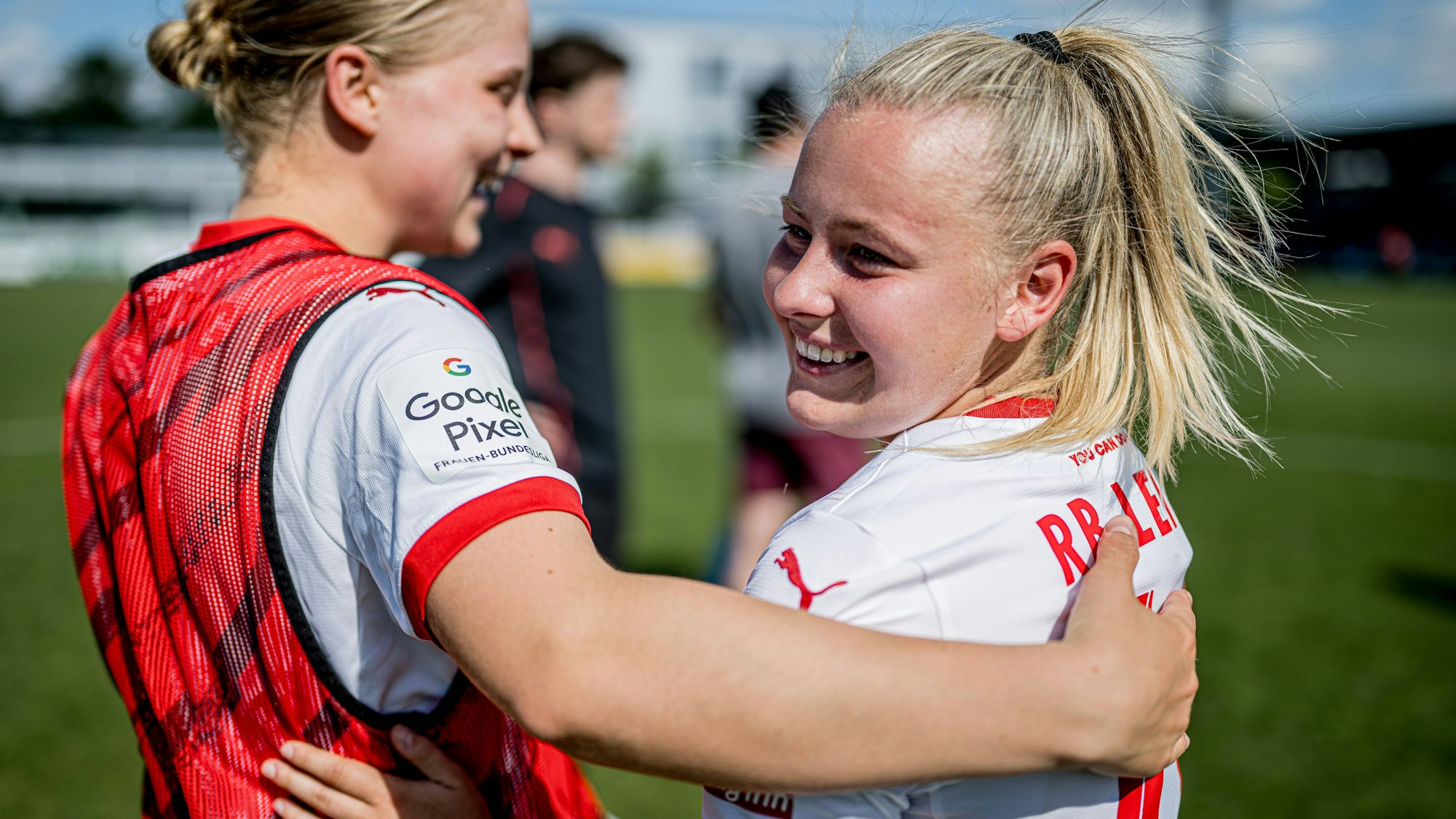 Leipzigs Emilia Asgeirsdottir und Vanessa Fudalla. Fussball 1. Frauen Bundesliga, 22. Spieltag: RB Leipzig - SG Eintracht Frankfurt 0:2. 11. Mai 2025: Leipzig, Trainingszentrum am Cottaweg. RB Leipzig - SG Eintracht Frankfurt 0:2 *** Leipzigs Emilia Asgeirsdottir and Vanessa Fudalla Football 1 Womens Bundesliga, Matchday 22 RB Leipzig SG Eintracht Frankfurt 0 2 11 May 2025 Leipzig, Training Center at Cottaweg RB Leipzig SG Eintracht Frankfurt 0 2