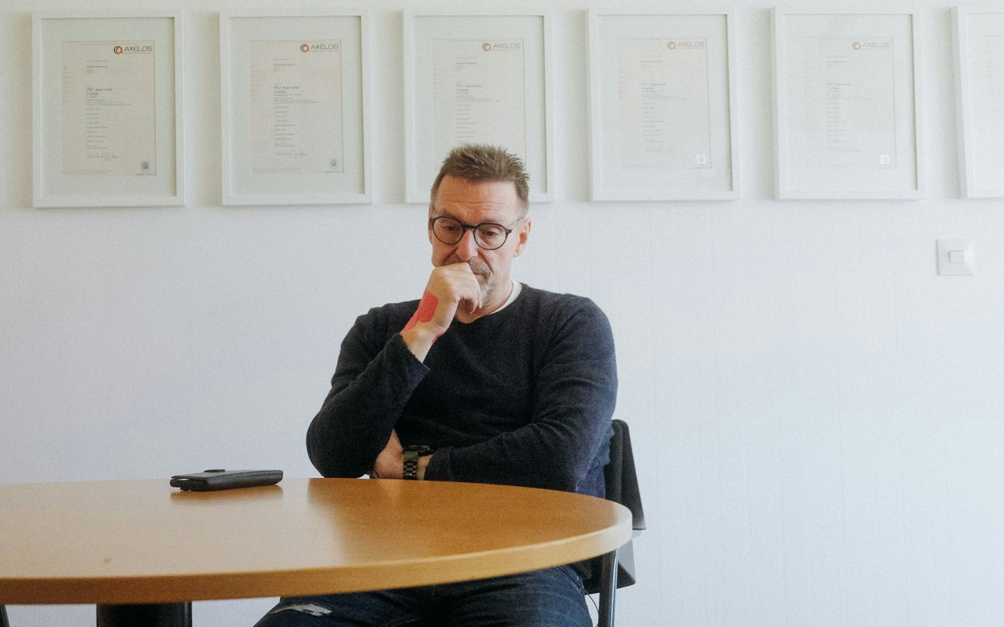Seiner Sterblichkeit ist sich Harald bewusst. (Bild: ZDF / Sebastian André Wirsching)