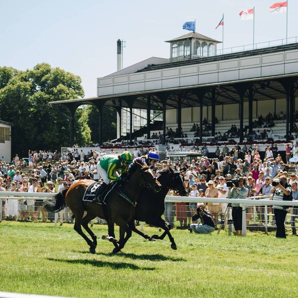 COLOGNE, GERMANY - JUNE 16, 2022: : Horseracing Feiertags-Renntag Jubiläumspreis during sunny weather. Copyright: xVITALIIxKLIUIEVx